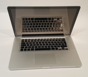 Macbook Pro A1286 - i7-620M 2.67GHz - 8GB DDR3 - 240GB SSD - High Sierra 10.13 (Mid 2010) - Image 2