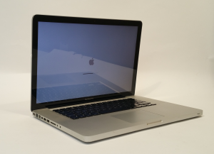 Macbook Pro A1286 - i7-620M 2.67GHz - 8GB DDR3 - 240GB SSD - High Sierra 10.13 (Mid 2010) - Image 3