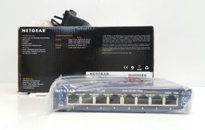 Netgear FS108 ProSafe 8-Port 10/100 Desktop Switch - Image 4