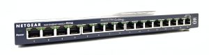 Netgear FS116 Fast Ethernet 16 10/100 Switch - Image 4