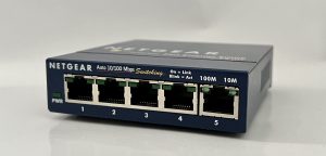 Netgear FS105 v2 ProSafe 5-Port 10/100 Fast Ethernet Switch - Image 3