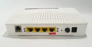 Technicolor TG582n 4-PoE Wireless Router - Image 4