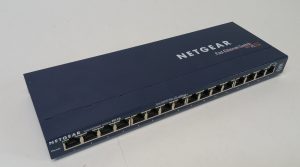 Netgear FS116 Fast Ethernet 16 Port 10/100 Switch