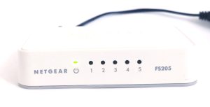 Netgear GS205 5-Port Fast Ethernet Switch with Power Supply Unit - Image 2
