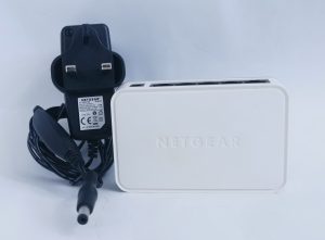 Netgear GS205 5-Port Fast Ethernet Switch with Power Supply Unit - Image 3