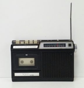 Carousel By Jones AM FM Radio Cassette Recorder 270 FM 88-108MHz AM 535-1605KHz - Image 2