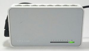 TP-Link TL-SF1008D 10/100Mbps 8-Port Desktop Switch - Image 2
