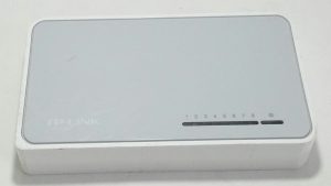 TP-Link TL-SF1008D 10/100Mbps 8-Port Desktop Switch - Image 5
