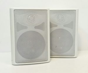 2X Unbranded Wall Mounted Speakers - With Mounting Brackets