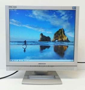 Medion MD32117PQ 17.5" VGA Monitor - Image 2