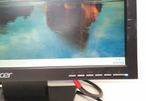Acer V173 17" LCD Monitor VGA - Image 6