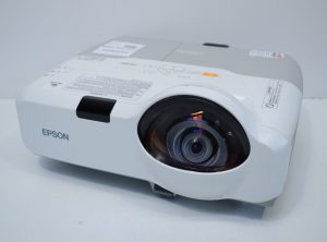 Epson EB-430 Projector with 1042 Lamp Hours Used