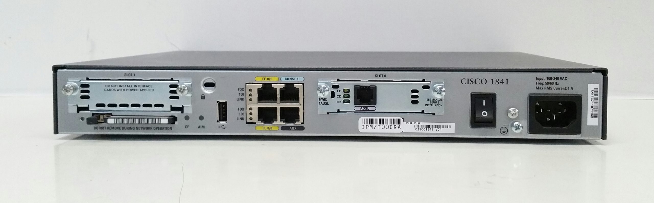 Cisco 1800シリーズルーターと2950スイッチ Cisco 1800 Series 1840 Integrated Service Router No Power Supply