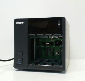 Qnap Network Attached Storage TS-453 Pro No Drive or Caddies Included not working faulty