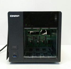Qnap Network Attached Storage TS-453 Pro No Drive or Caddies Included not working faulty - Image 2