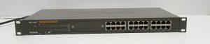 D-Link DES-1024R+ 24-Port 10/100 Fast Ethernet Switch - Image 2