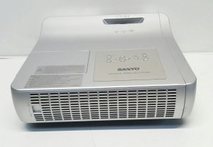 Sanyo PLC-WL2503 WXGA Projector 1636 LH Used - Image 6