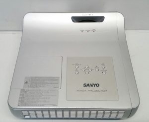 Sanyo PLC-WL2503 WXGA Projector 1636 LH Used - Image 5