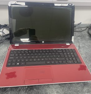 HP Pavilion 15-e092sa Laptop AMD A4-5000 APU with Radeon 8GB Ram Windows 10