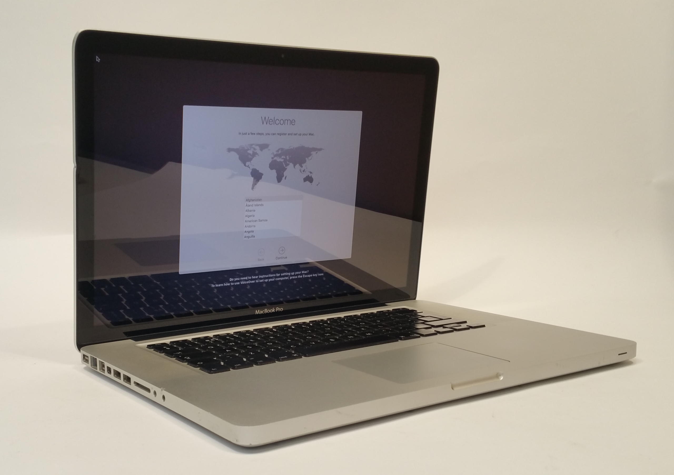 20230606_1701361.jpg Macbook Pro A1286 - i7-620M 2.67GHz - 8GB DDR3 - 240GB SSD - High Sierra 10.13 (Mid 2010) - Image 1
