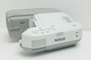 Epson EB-470 LCD Projector 1472 Lamp Hours Used H456B