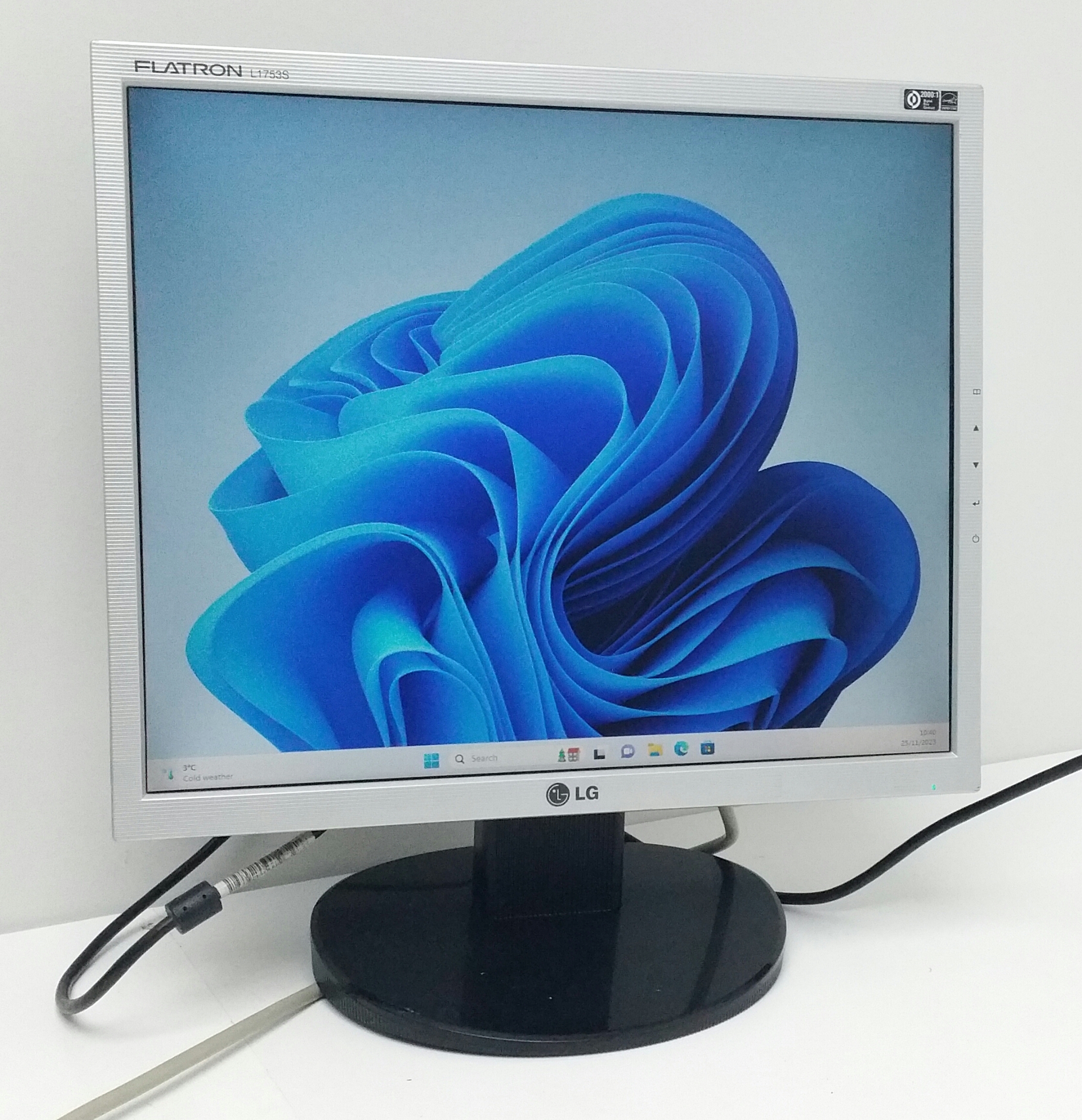 20230917_185049-1 LG Flatron L1753S-SF L1753SS 17.5" VGA Monitor - Image 1