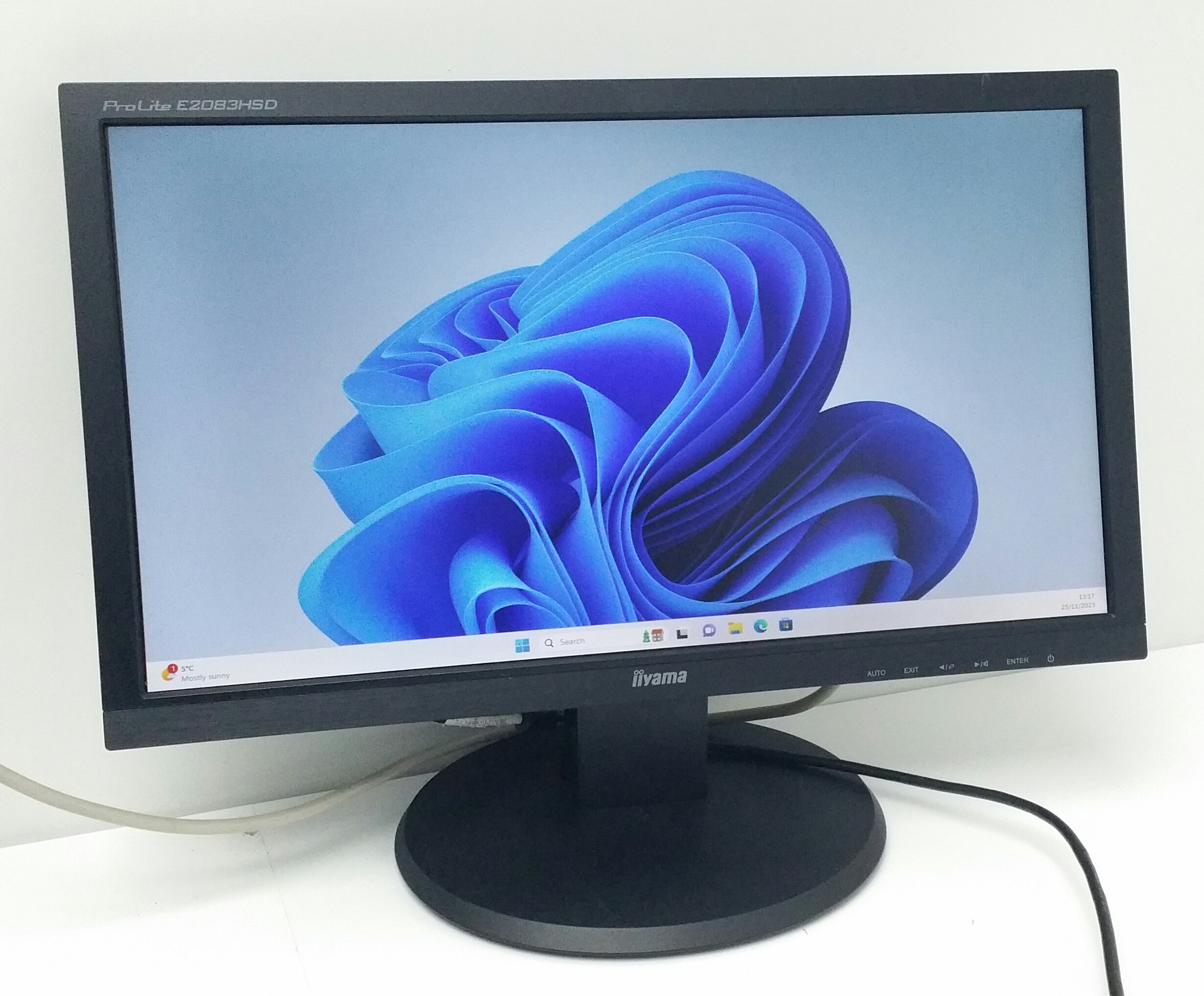 20230917_212744-1 iiyama Prolite E2083HSD PL2083H 20" VGA DVI Monitor - Image 1