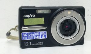 Sanyo VPC-X1200EX 3x Optical Zoom 12.1 Mega Pixels Digital Camera - Image 2
