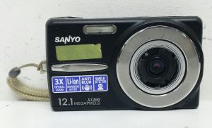 Sanyo VPC-X1200EX 3x Optical Zoom 12.1 Mega Pixels Digital Camera - Image 7