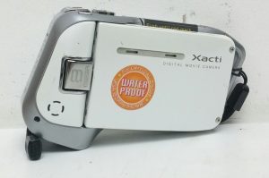 Sanyo VPC-CA8EX MPEG-4 AVC/H.264 60X Digital Zoom Xacti Digital Movie Camera