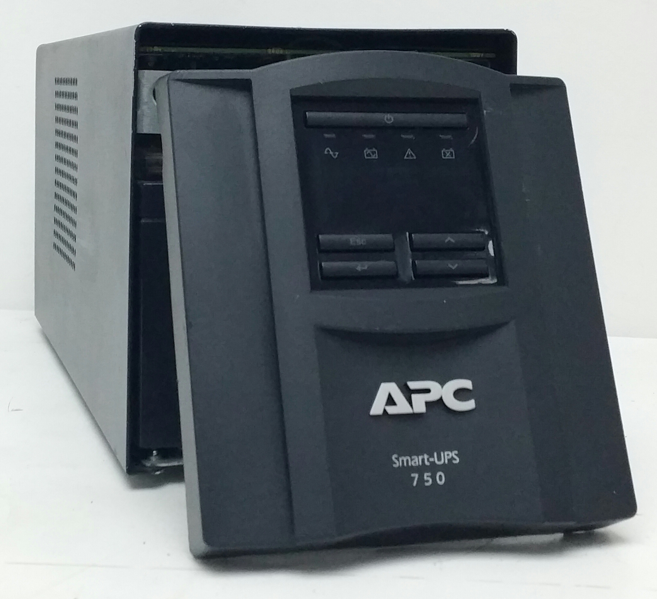 20231123_194532-1 APC Smart-UPS 750 Uninterruptible Power Supply (UPS) - Image 1