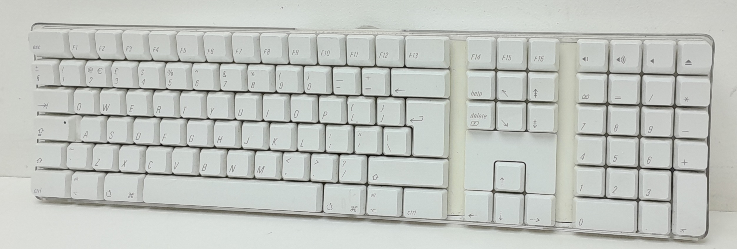 Apple A1048 USB Wired Keyboard – Refurbit Store