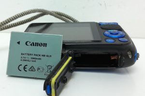 Canon PowerShot D30 PC2063 Full HD 12.1 Mega Pixel Digital Camera - Image 4