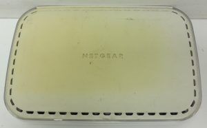 Netgear FS608 v3 8 Port 10/100 Mbps Switch - Image 5