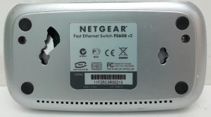 Netgear FS608 v2 Fast Ethernet Switch - Image 3
