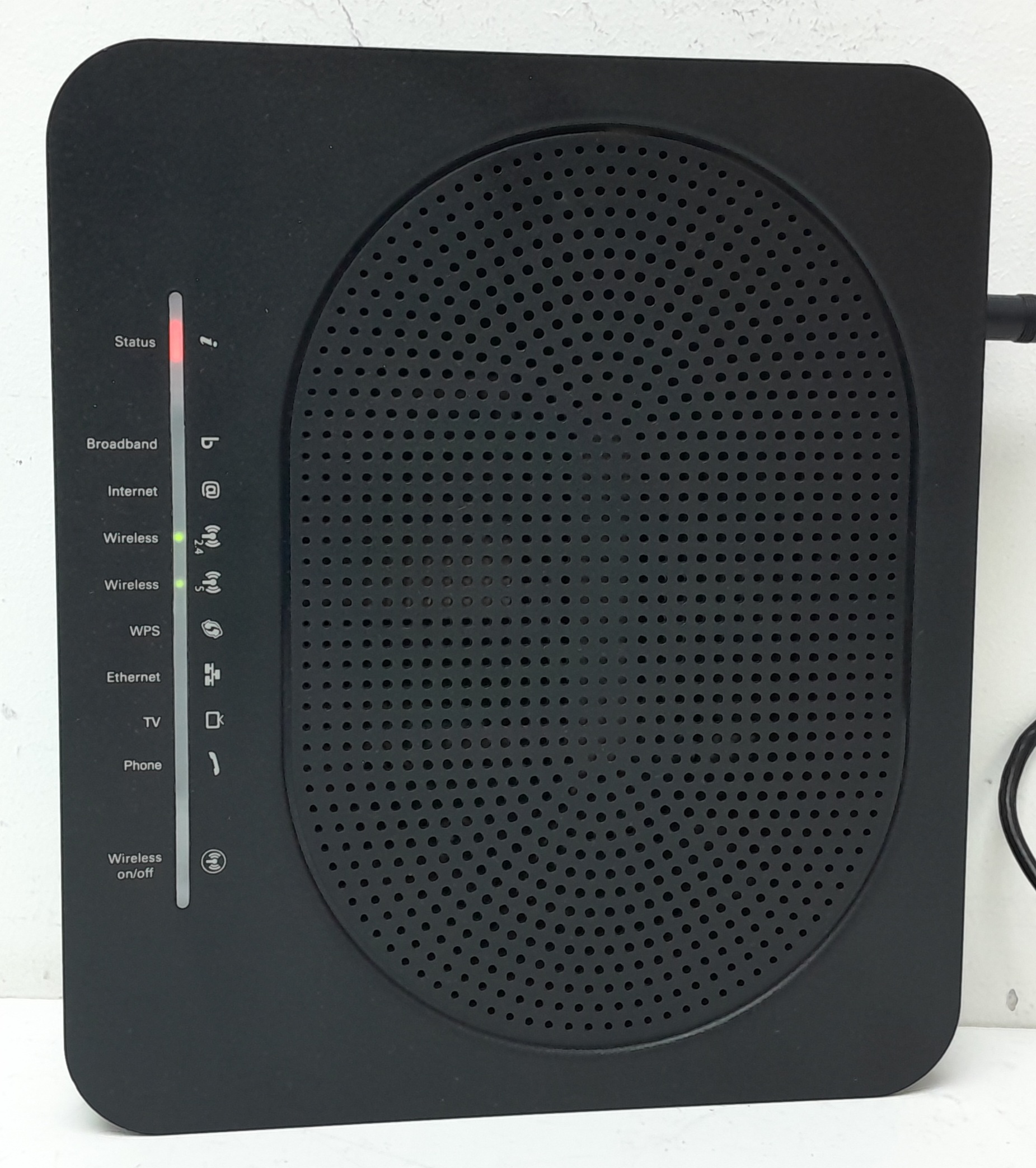 20240425_173114 Technicolor DGA0122NLK Dual Band Gateway Router - Image 1