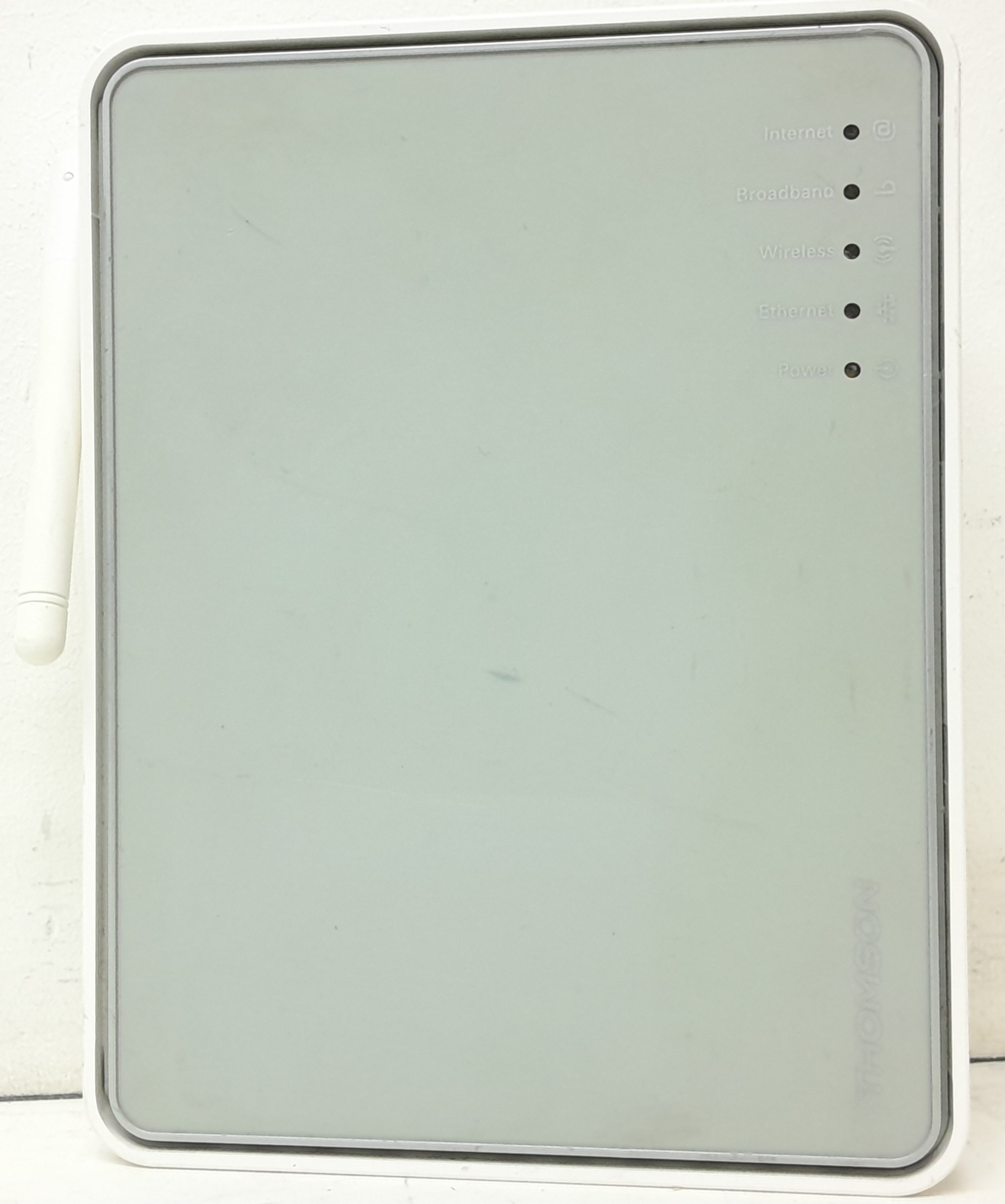 20240624_152507 Thomson TG585 V8 4-Port Wireless ADSL Router - Image 1