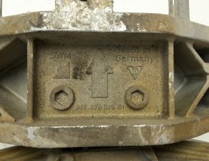 Porsche Boxster 98737530901  98737512301 Engine Mounting Bracket - Image 3