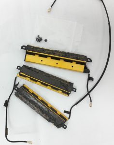 Apple A1418 Wireless Antennas + Screws - Image 4
