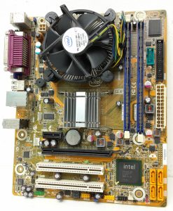 Intel E90316 103 - Pentium Dual Core E5700 3.00GHz - 4GB Ram - Motherboard