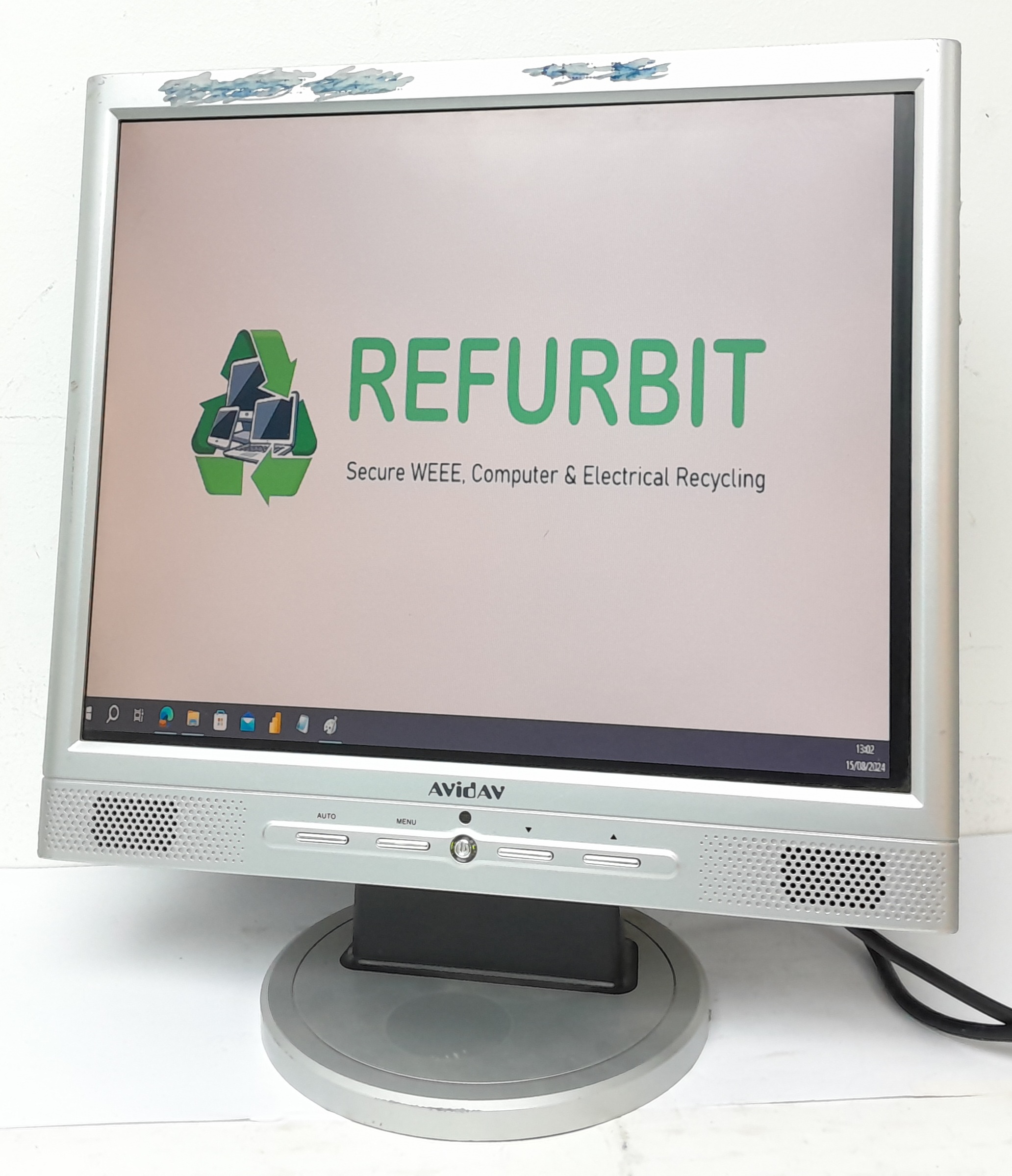 Avidav 17″ Monitor VGA TFT LCD M1741S – Refurbit Store