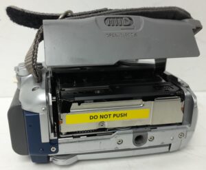 Canon Digital Video Camcorder 2.7" Wide LCD MD101 - Image 4