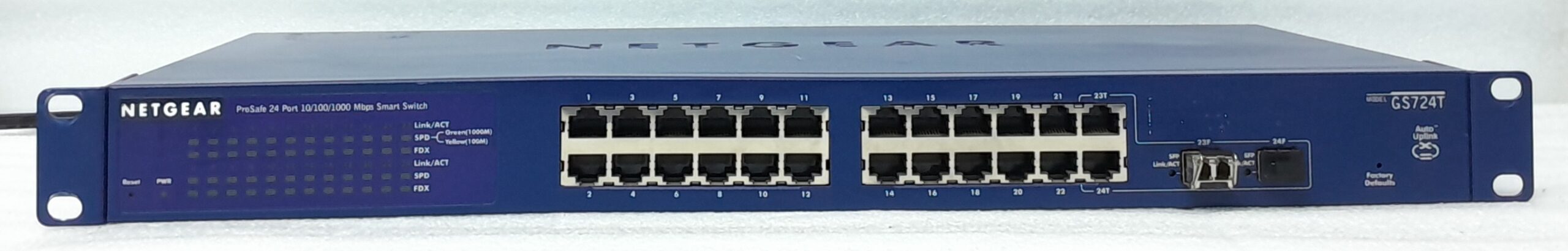 20250227_010109 Netgear 24 Port Gigabit Smart Switch Prosafe GS724T v3 with 1x Netgear AGM731F Module - Image 1