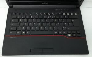 Fujitsu_Lifebook_E547_3