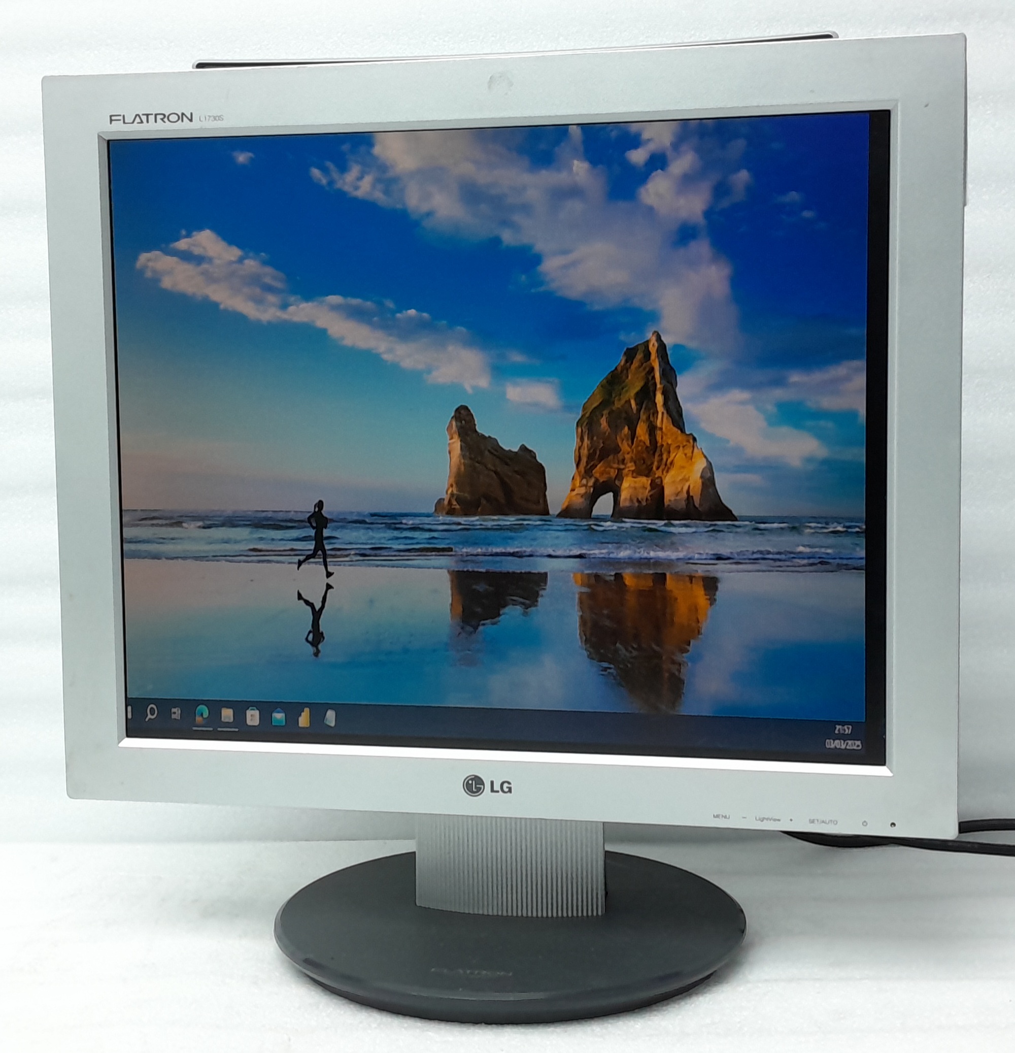 Lg_Flatron_L1730ssnt_L17ns-3_1-2.jpg Lg_Flatron_L1730ssnt_L17ns-3_1