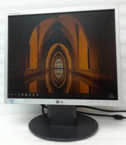 Lg_Flatron_L1750sq-sn_1