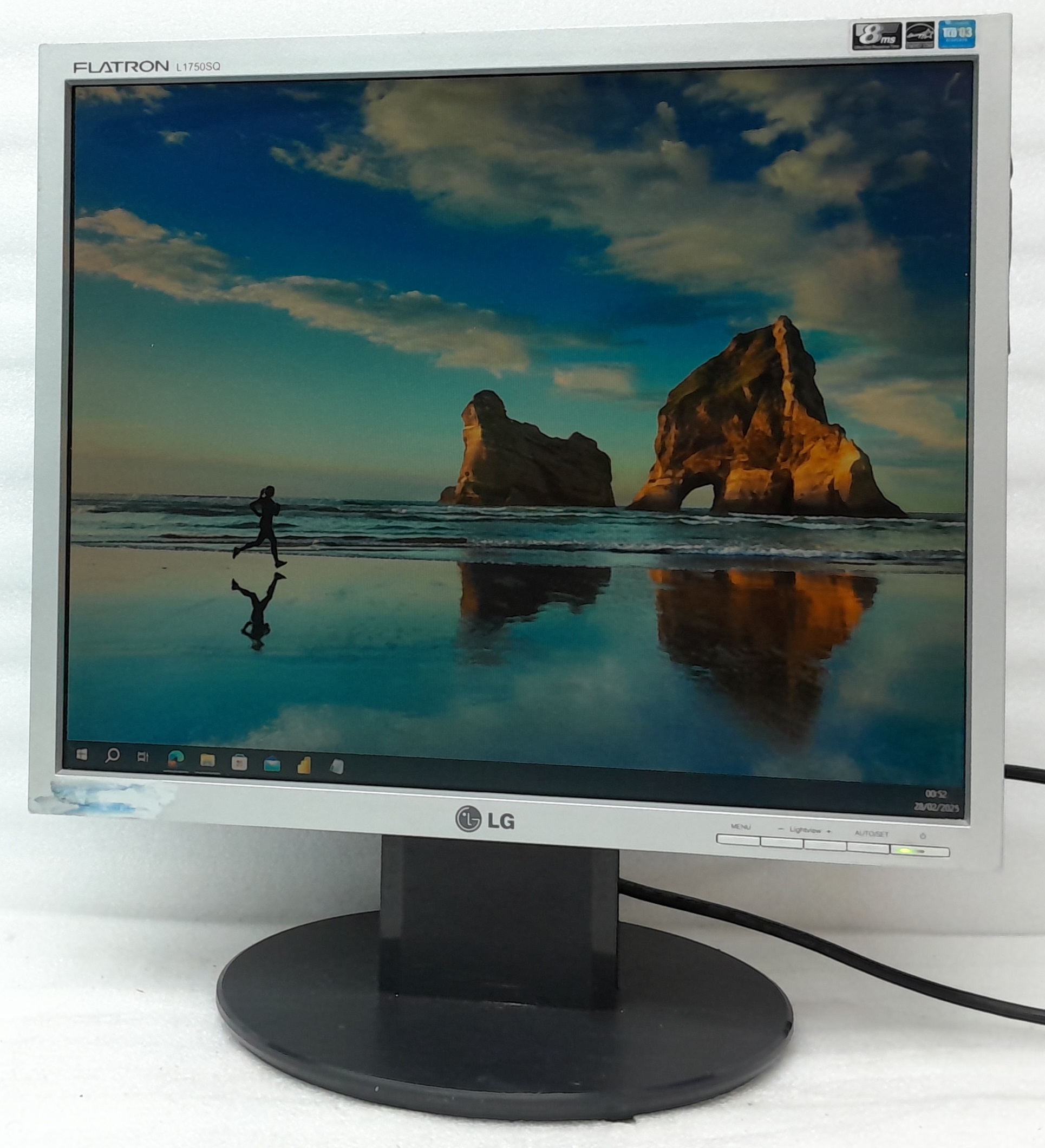 Lg_Flatron_L1750sq-sn_1.jpg Lg_Flatron_L1750sq-sn_1
