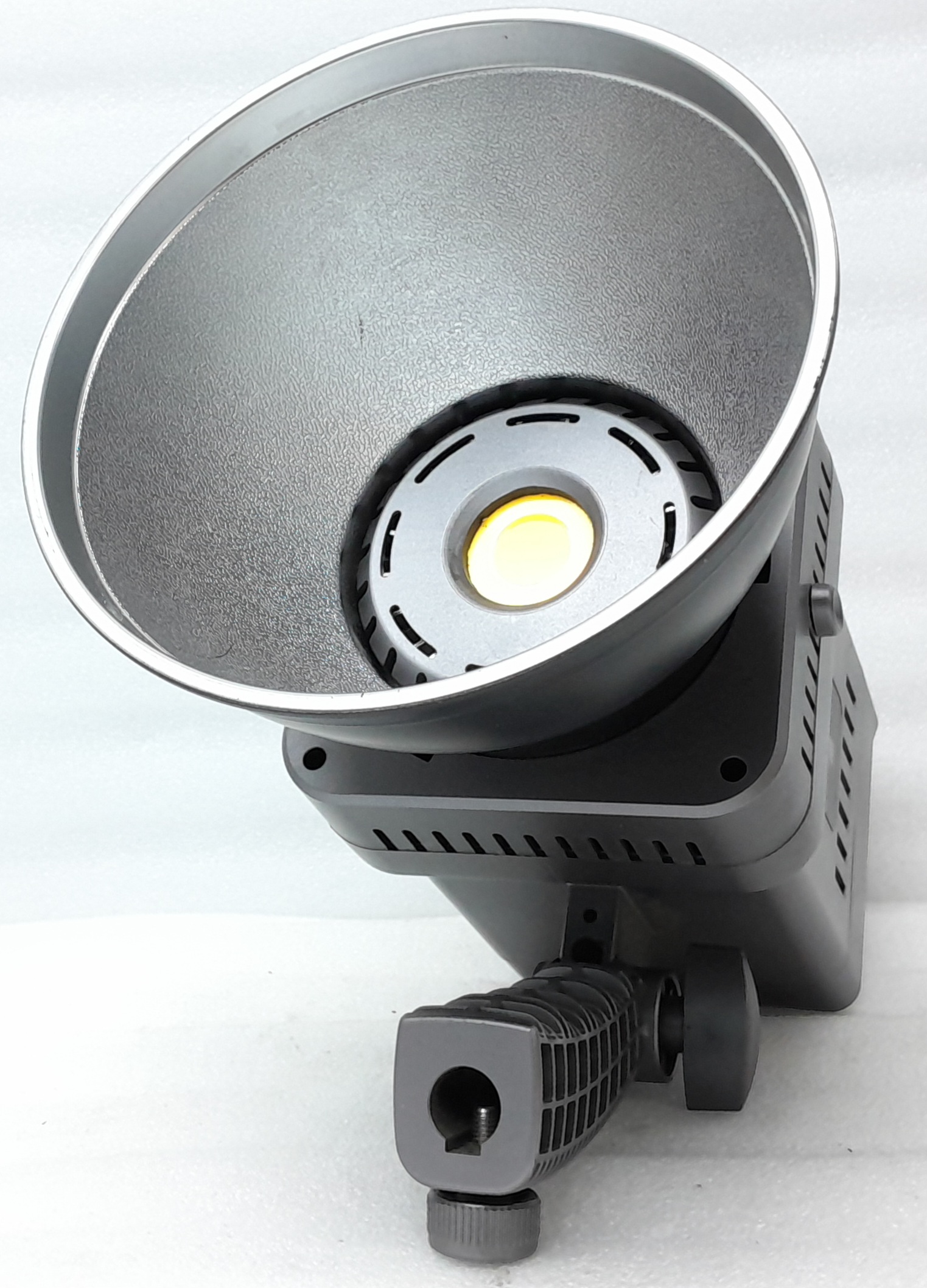 20250603_214938 Kingshili LCD Led Video Photography Light Bi-Color JSL-B02001 - Image 1
