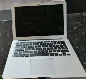 MacBook Air 1 3’’ Early 2015 Intel Core i5 4GB RAM Good Screen