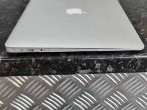 MacBook Air 1 3’’ Early 2015 Intel Core i5 4GB RAM Good Screen - Image 9